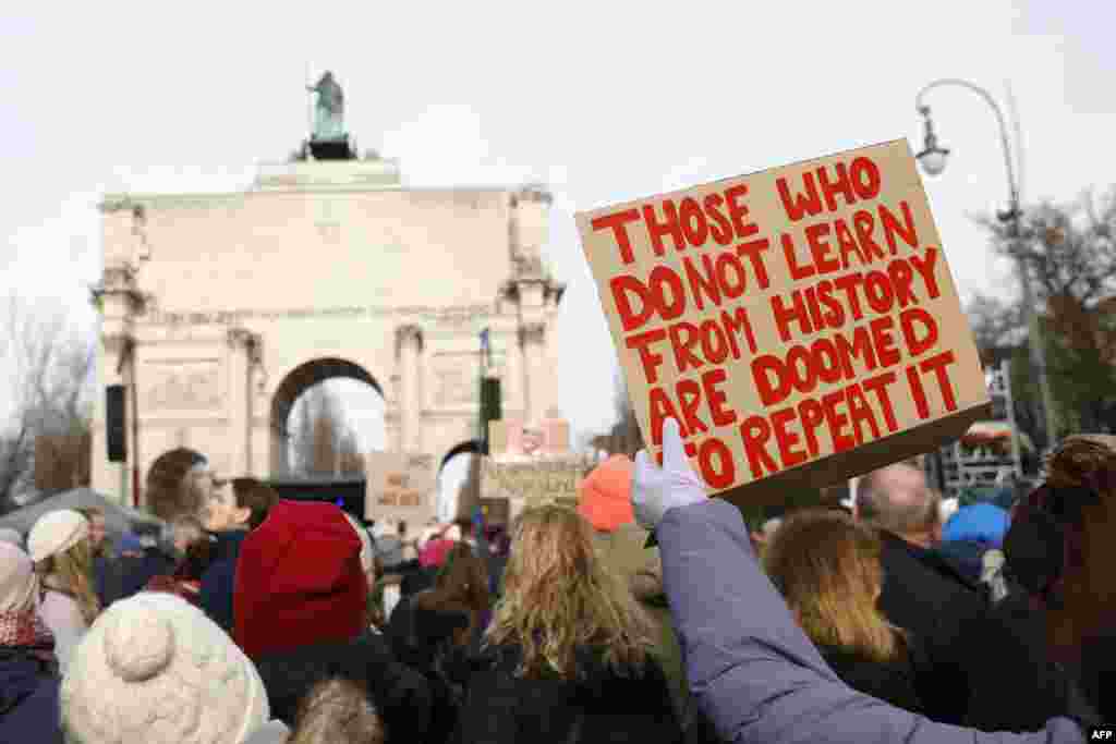 &bdquo;Cei ce nu învață din istorie sunt blestemați să o repete&rdquo;. Munchen, 21 ianuarie.