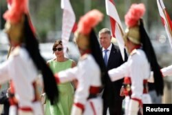 Președintele României Klaus Iohannis, alături de soția Carmen Iohannis, se întâlnește cu omologul brazilian Luiz Inacio Lula da Silva, la Brasilia, pe 18 aprilie 2023