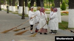 Өзбекстандағы көше сыпырушылар. (Көрнекі сурет)  