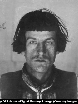 پرتره‌ای از مردی اهل اوکراین غربی، گرفته‌شده حدود سال ۱۹۰۰ میلادی