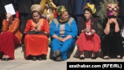 Türkmenistanda geçen ýylyň aýagyndan başlap dürli pudakdaky işgärleriň müňlerçesi eýeleýän wezipelerinden boşadyldy.