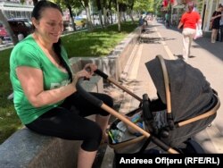 Andreea este mama a doi copii, unul născut în Spania, altul în România.
