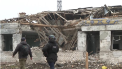 „Sunt abandonați oameni, câini, pisici”. Viața în Mejove: tot mai aproape de linia frontului 