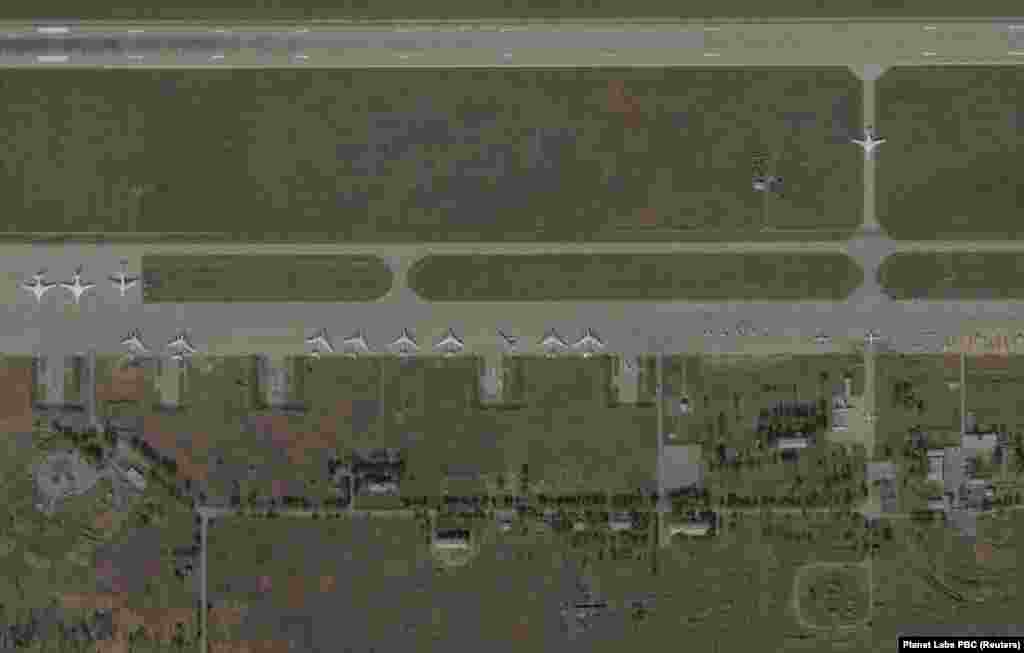 Супутникові знімки частини російської авіабази «Бєлая», зроблені 17 травня, незадовго до атаки українських безпілотників під час операції СБУ «Павутина» 1 червня, і після неї, 4 червня.