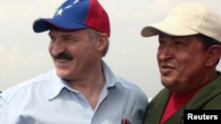 Президент Венесуели Уго Чавес зі своїм білоруським колегою Олександром Лукашенком, Венесуела, 16 березня 2010 року