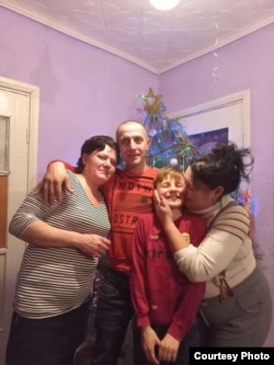 Артем Конищев з родиною. Фото з особистого архіву родини