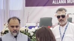 پاکستان کې پر افغان محصلینو ټیبلېټ مبایلونه ووېشل شول