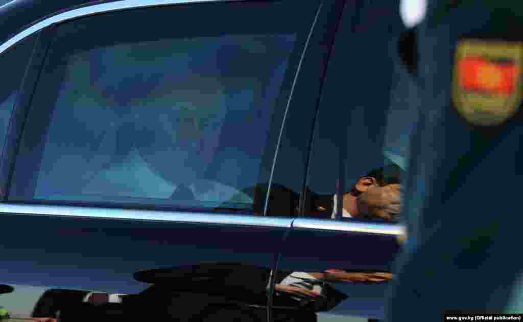 Бул сапарынын алкагында ал шейшембиде Кыргызстанга да келет, бирок аймактын калган эки өлкөсү: Өзбекстан менен Түркмөнстанга барбайт.