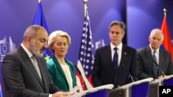 Belgium - Armenian Prime Minister Nikol Pashinian, European Commission President Ursula von der Leyen, U.S. Secretary of State Antony Blinken and EU foreign policy chief Josep Borrell address the media in Brussels, April 5, 2024. 