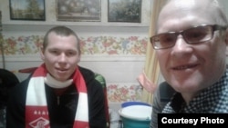 Валерий Ледков и его младший сын Константин, оба увлечены книгами, музыкой, оба фанаты "Спартака"