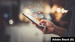 Aplicația TikTok a luat avânt în România. Potrivit rețelei de socializare, numărul de utilizatori a ajuns în 2024 la circa 9 milioane. Populația României este 19 de milioane de oameni, iar pe listele electorale sunt înscrise 18 milioane de votanți (numărul cuprinde și diaspora).