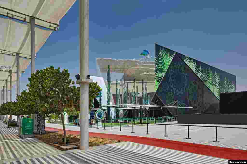 Pavilionul belarus&nbsp;pune accentul pe industria de stat. Expozițiile prezintă compania alimentară &bdquo;Belgospishcheprom&rdquo; și susțin &bdquo;potențialul de export al industriei petrochimice din Republica Belarus&rdquo;. &nbsp; 