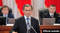 Энергетика министрлигине Кубанычбек Турдубаевди бекитүүдө "Ата Мекен" партиясы менен анын талапкери саналып жүргөн Жоомарт Оторбаевдин пикири эки ача чыкты. 