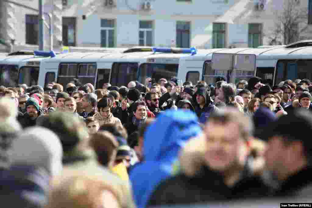 Правозащитный проект "ОВД-Инфо" сообщает более чем о 700 задержанных, это больше, чем было пять лет назад во время событий на Болотной площади.&nbsp;