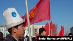 Ош: Бийликке талап 