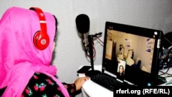 تصویر آرشیف: یکی از زنان خبرنگار در افغانستان 