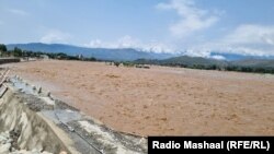 تر ورښت وروسته د سوات په سیند کې سېلاب راغلی دی - د جون ۲۷مې انځور.