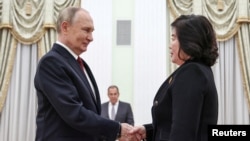 Russian President Vladimir Putin and North Korean Foreign Minister Choe Son Hui meet in Moscow. (file photo)