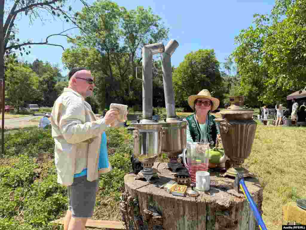Сабантуйда самавыр белән чәй кайнатып, мәтрүшкәле чәй эчү гадәткә әйләнде