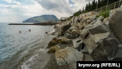 Пляж в Алушті, ілюстративне фото