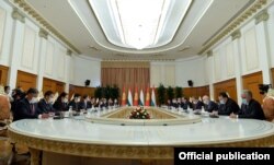 Эмомали Рахмон менен Садыр Жапаровдун кеңири форматтагы жолугушуусу. 29-июнь, 2021-жыл.