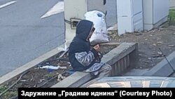 Dijete koje prosi na ulici, Skoplje (arhivska fotografija)