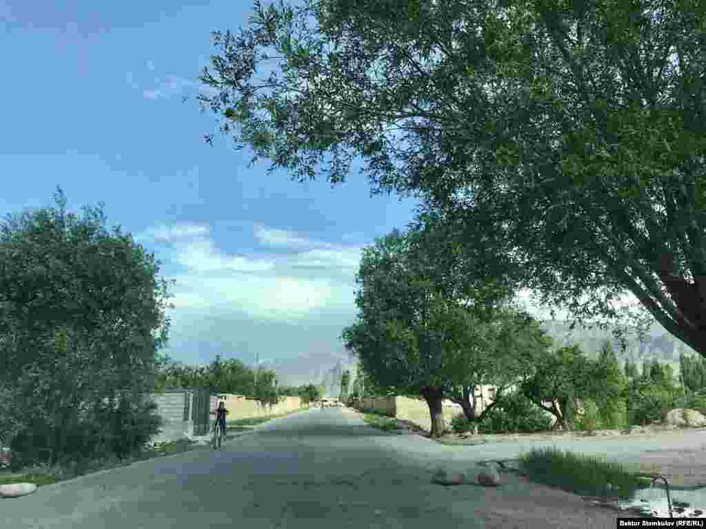 Ак-Сай айылына алып барчу жол.