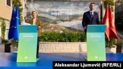 Shefja e KE-së, Ursula von der Leyen, dhe kryeministri i Malit të Zi, Millojko Spajiq. 