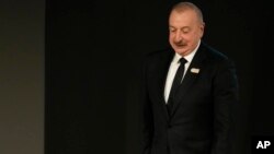 რუსეთის სახელმწიფო მედიასთან საუბრისას ალიევმა აღნიშნა, რომ „აზერბაიჯანული მედია არ შეიძლება ფინანსდებოდეს უცხოური წყაროდან, არცერთი პროცენტით”.