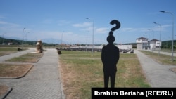 Edhe 26 vjet pas luftës në Kosovë, shumë familje vazhdojnë të jetojnë në ankth.