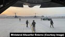 În total, potrivit surselor oficiale, 33 de cetățeni români se aflau în Afganistan atunci când Kabulul a fost cucerit de talibani.