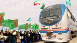 Gazak deputaty Gazagystan – Türkmenistan – Eýran demir ýolunyň netijeliligini sorag astyna alýar