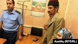 Бер ел элек мәхкәмәдә Фәүзия Бәйрәмова, Рәфис Кашапов һәм Рөстәм Сафин эшләре каралды. Сафин сорауларга җавап бирә. Алар урамда матбугат очрашуы уздырганга штрафка тартылды.