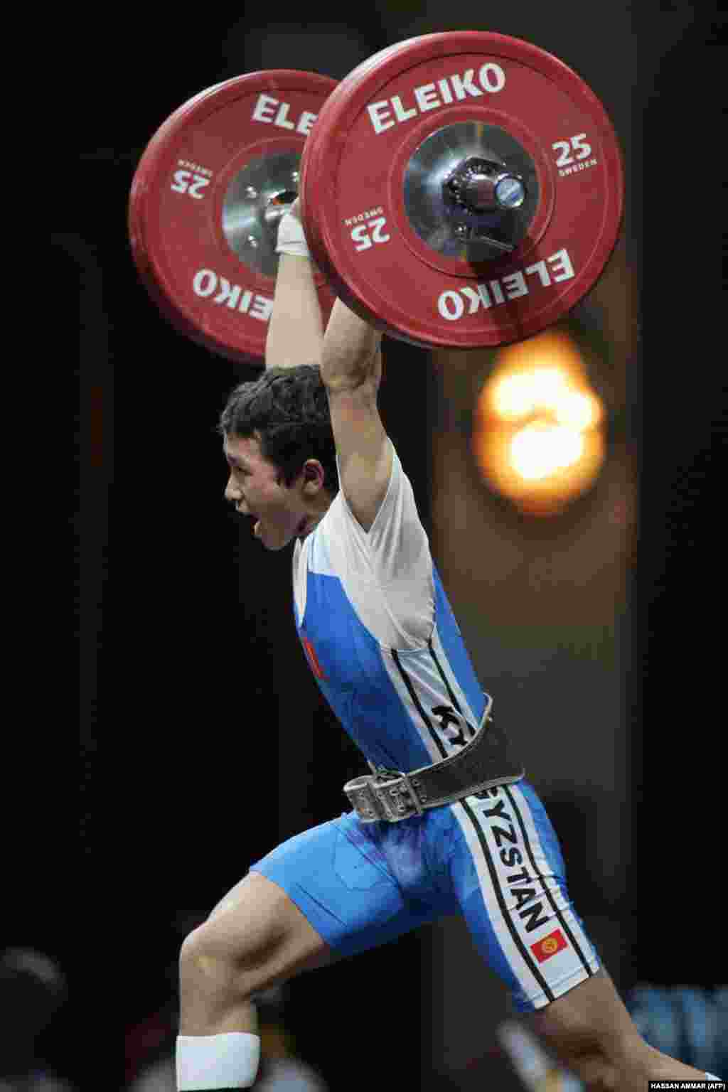 Оор атлетика боюнча эл аралык спорттун чебери Бекзат Осмоналиев.&nbsp; Бекзат Осмоналиев 2012-жылы Лондондо өткөн Олимп оюндарында ​56 килограммга чейинки категорияда эркектер арасында &ldquo;А&rdquo; тобунда мелдешке чыгып, 127 килограмм оордукту жулкуп көтөрүп, бирок түртүп көтөрүүдө 145 килограмм көтөрө албай калып, мелдештен четтеген эле.&nbsp;&nbsp;