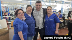 „Mai bine printre româncele muncitoare decât la televiziunile mincinoase”, posta pe 30 aprilie 2025 George Simion