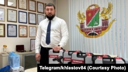 До того, как устроиться в "Барс-1", россиянин Хлестов постоянно собирал гуманитарную помощь для военных ВС РФ