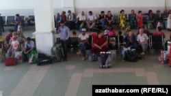 Зал ожидания в аэропорту, Туркменистан (архивное фото) 