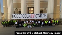 Prisećajući se meseci blokada, Nenad Gojković priča da je "jedan od najvećih poduhvata" subotičkih studenata bio kada su peške otišli na protest u Beograd. Subotica, 18. mart, povratak studenata sa demonstracija.