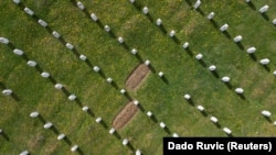 Fotografi e bërë nga droni në Qendrën Memoriale Potoçari në Bosnjë e Hercegovinë. 16 prill 2021. 