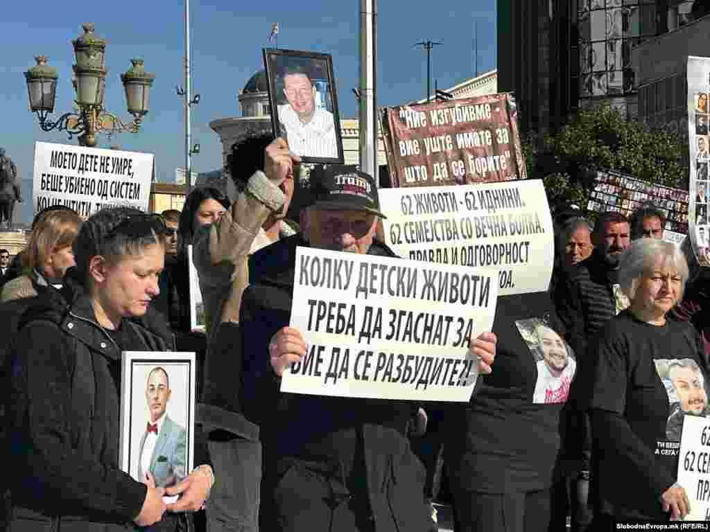 Во организацијата на Здружението на граѓани „16 Март 2025“ од Кочани и иницијативата „Кој е следен“, денеска, со почеток во 12:05 часот се одржa 30. протестен марш „Марш за ангелите“