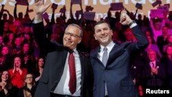 Memli Krasnići (desno) podneo je ostavku na mesto lidera DPK, nekoliko meseci posle početka svog drugog mandata.