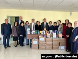 Қырғызстан университетіне 600 кітап сыйға тартқан сәт. 17 сәуір 2025 жыл.