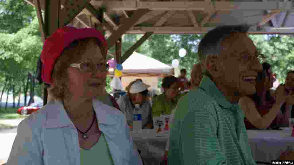 Вашингтонда иң озак яшәүче татар гаиләсе - Равилә һәм Сәгыйть Салаһлар, алар бирегә 1975 елда күчеп килгән