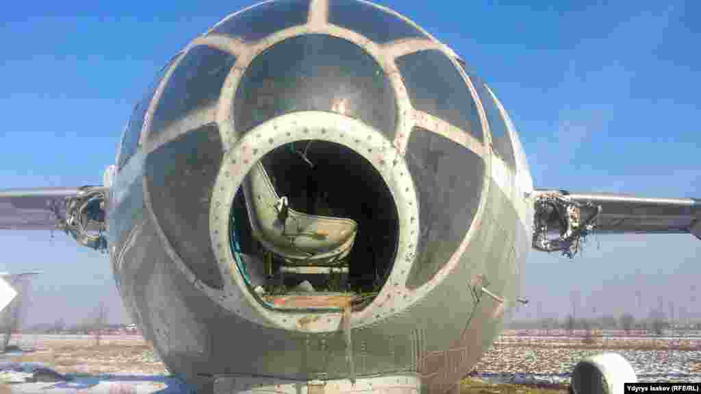 Тумшугу түшүп калган Як-40.