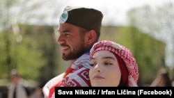 Nadija Delimeđac i Sava Nikolić na maršu solidarnosti ka Novom Sadu, oktobar 2025.