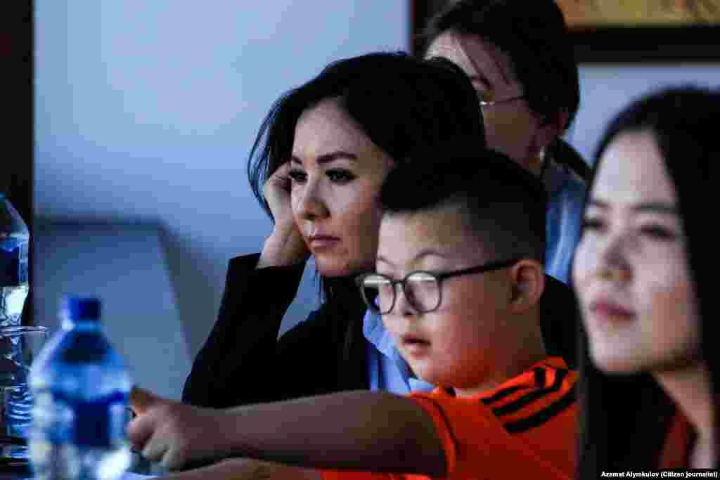 Даун синдрому барларды дүйнөдө "Күн балдары" деп аташат.