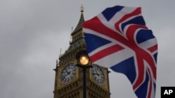 Урядова політика «не змінилася» щодо розгортання ракет дальнього радіусу дії, незважаючи на коментарі прем’єра, в яких говорилося, що він послаблює обмеження на використання ракет.
