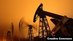 Видобуток нафти, фото ілюстративне
