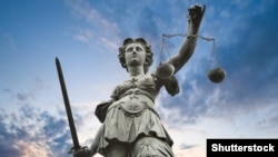 Statuja e drejësisë në SHBA. Fotografi ilustruese. 