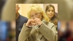 O cântăreață de 18 ani a fost închisă după un concert stradal anti-Kremlin în Sankt-Petersburg 